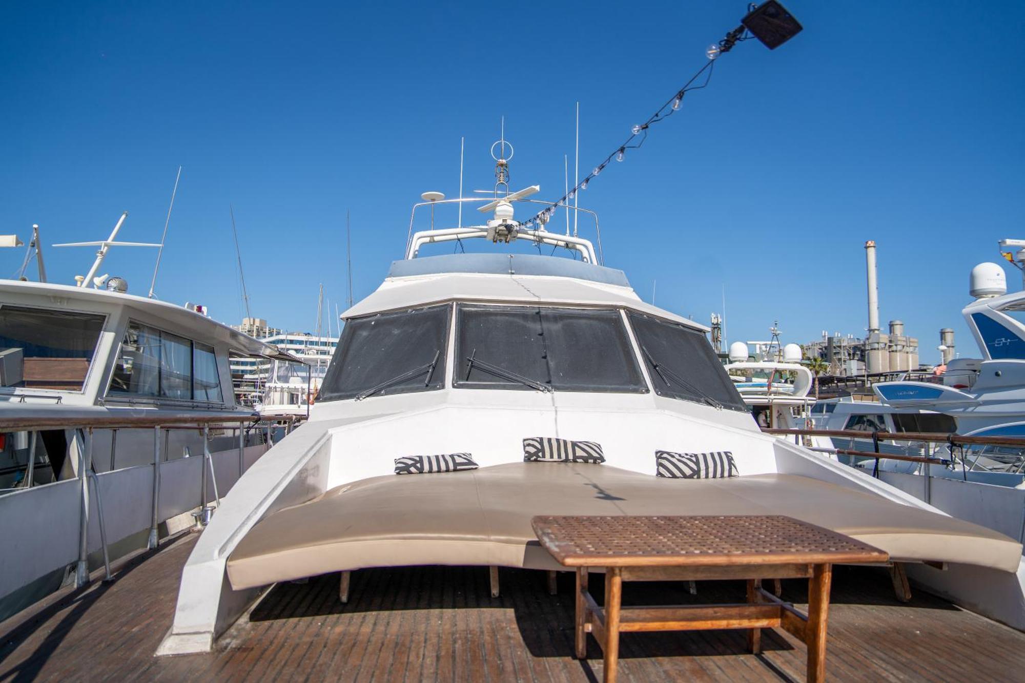 ホテル Boat Aloha サン・アドリア・デ・ベソス エクステリア 写真