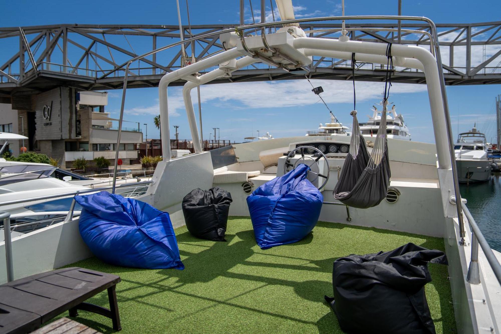 ホテル Boat Aloha サン・アドリア・デ・ベソス エクステリア 写真